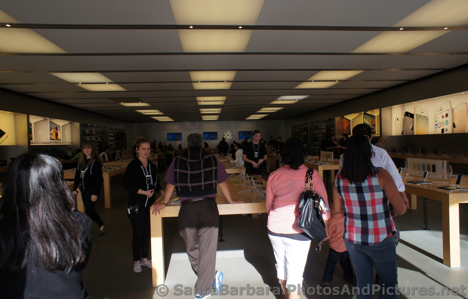 Apple Store on State St Santa Barbara.jpg