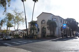 Heritage Oaks Bank on state St Santa Barbara.jpg
