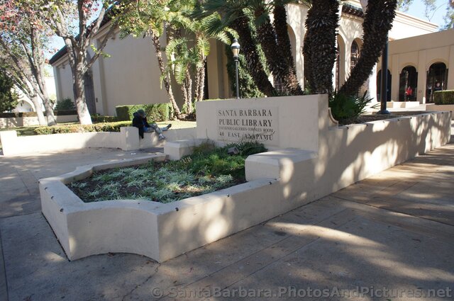 Santa Barbara Public Library 40 East Anapamu.jpg