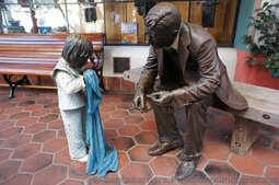 Sculpture of Man & Little Girl at La Arcada Santa Barbara.jpg