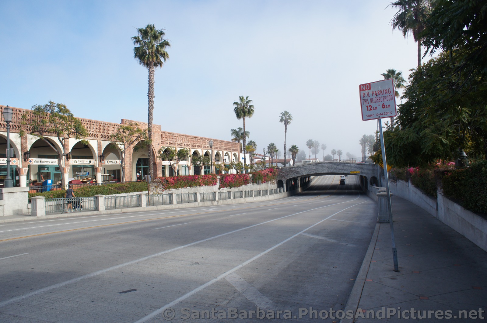 Sidewalk on State St Santa Barbara nearing 101 Freeway.jpg